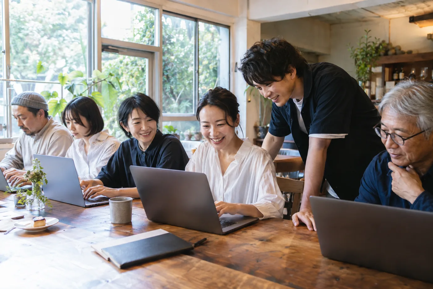 ワークショップで学ぶ人たち